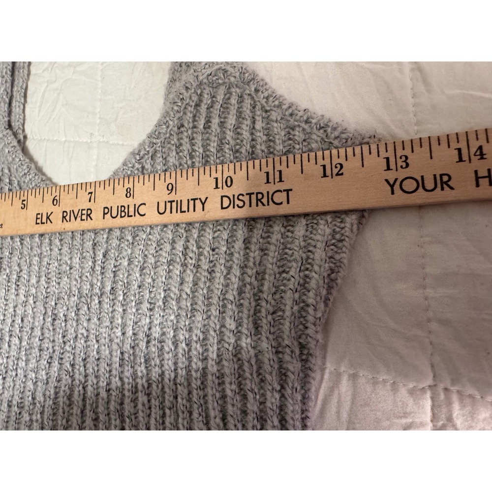 Forever 21 Grey Ribbed Knit V-Neck Cropped Tank Top Size Small - Picture 4 of 5